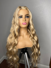 Load image into Gallery viewer, Highlighted luxury Blonde U Part Wig
