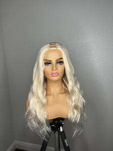 #60A Blonde Luxury Upart Wig