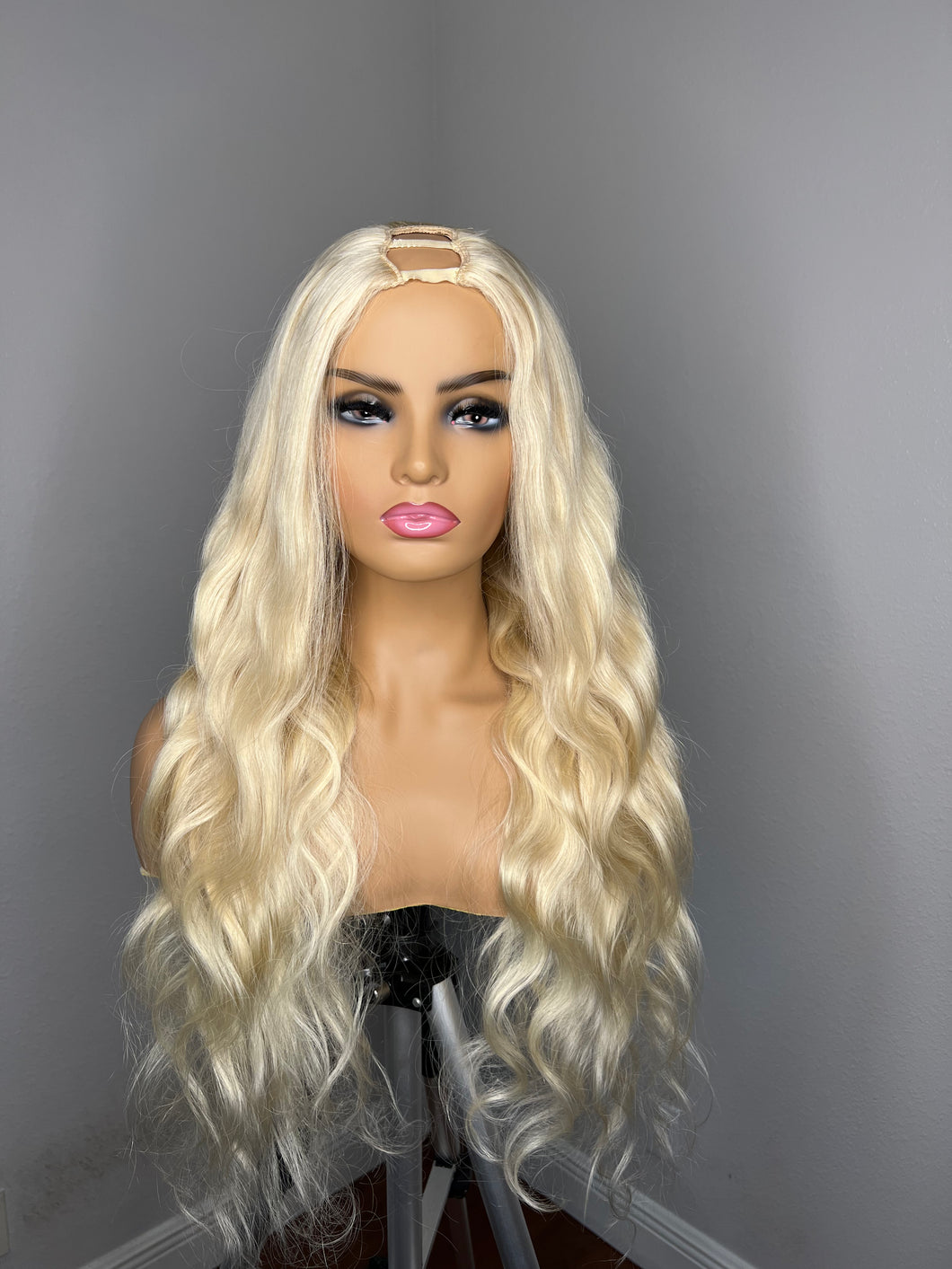 #60 Blonde Luxury Upart Wig